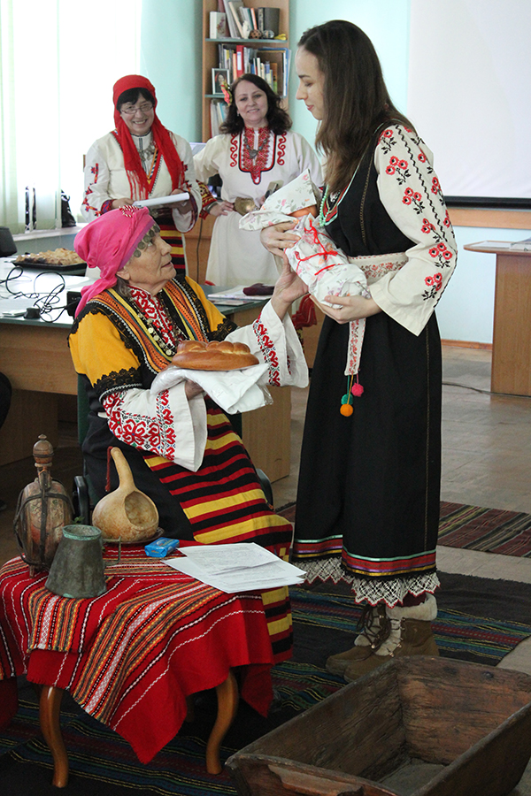 В Крымском этнографическом музее отметили болгарский праздник "Бабин день"